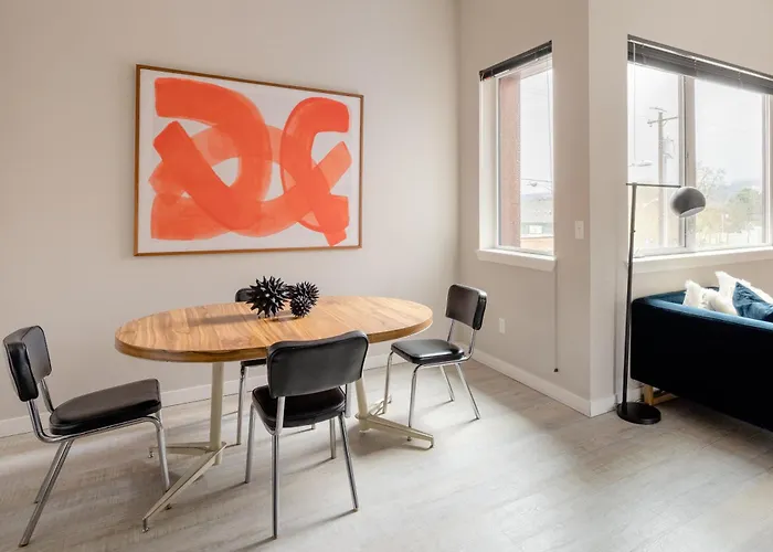 Retro Modern 2-Bedroom With 90 Walkscore