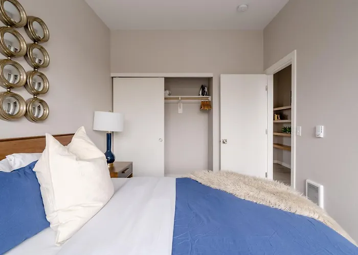 Retro Modern 2-Bedroom With 90 Walkscore