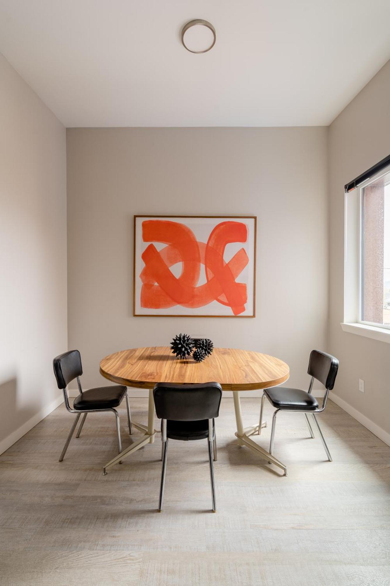 Apartment Retro Modern 2-bedroom With 90 Walkscore Portland